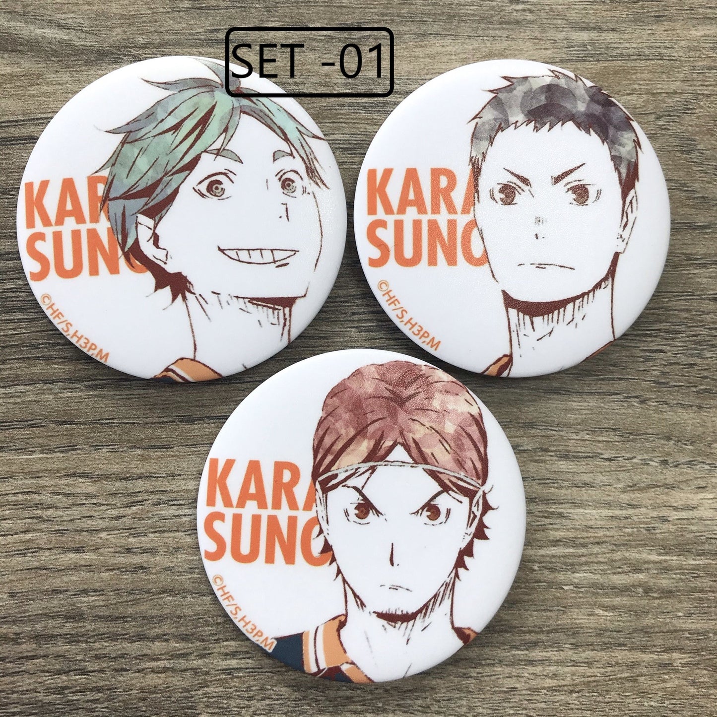 Haikyuu - medium Colourful /badges ( new arrival )